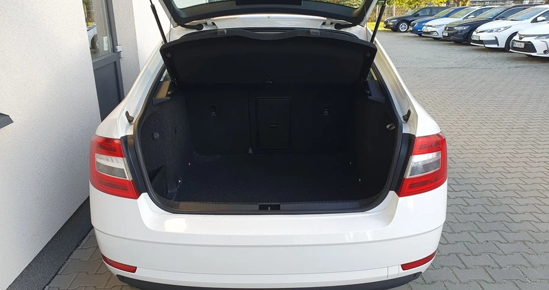Skoda Octavia cena 40600 przebieg: 168500, rok produkcji 2019 z Biecz małe 277